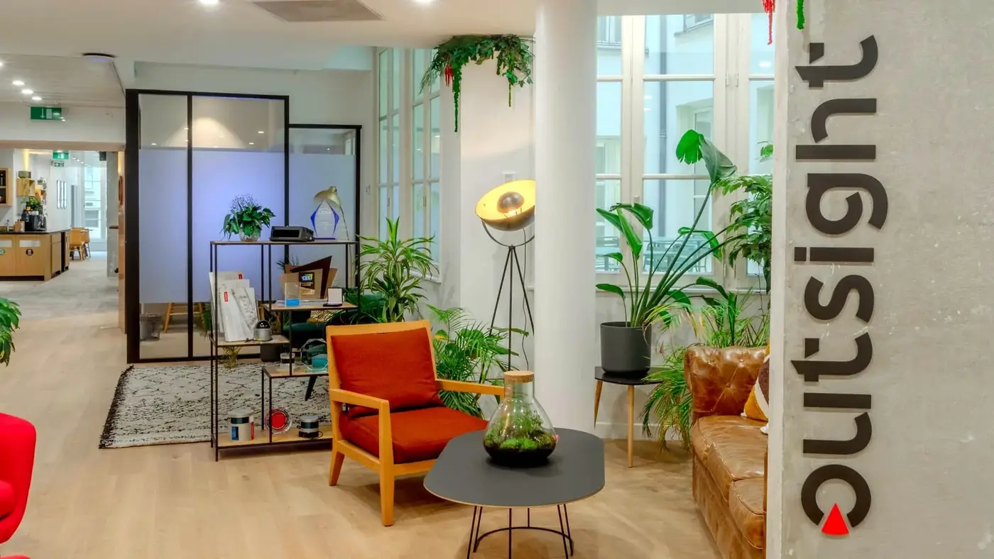 Outsight's Paris office entrance at 140 bis rue de Rennes