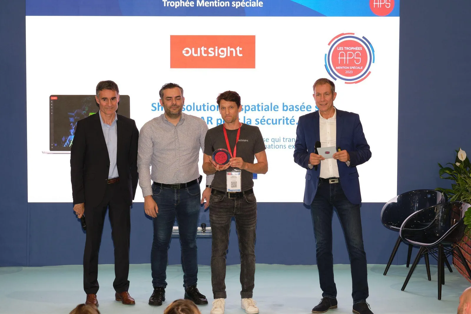 Outsight receiving an award at APS
